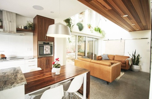 Crescent Heights House | Your quiet refuge in the middle of the city.