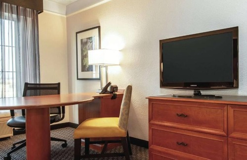 Guasti House | Your Relaxing Getaway Awaits! 2 Pet-Friendly Units Close to Golden Oak Park!