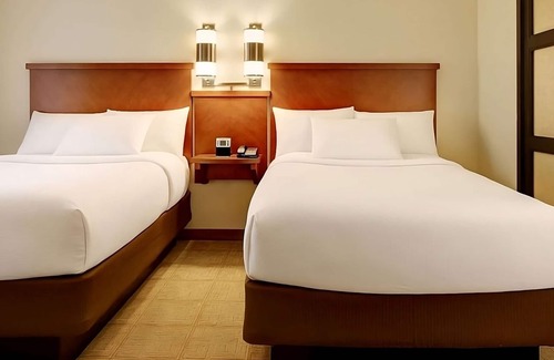 Gwinnett Place Hotel | Your Relaxing Getaway Awaits! 3 Great Units! Near Pirate’s Cove Adventure Golf!