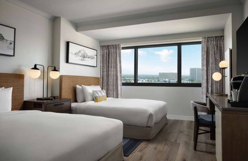 Irvine Business Complex Hotel | Your Relaxing Getaway Awaits! Short Drive to Balboa Beach, Airport Shuttle