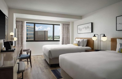 Irvine Business Complex Hotel | Your Relaxing Getaway Awaits! Short Drive to Balboa Beach, Airport Shuttle