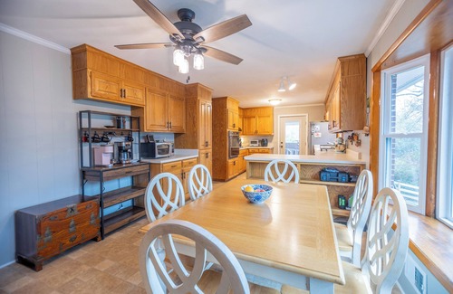 North Augusta House | Your Retreat Home for Masters Week! Featuring 5 beds and a Hot Tub!