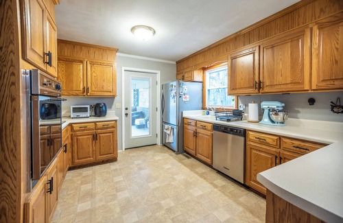 North Augusta House | Your Retreat Home for Masters Week! Featuring 5 beds and a Hot Tub!