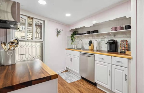 Eastside House | Your Savannah Pop Photo Booth+Walk to Froyle Park