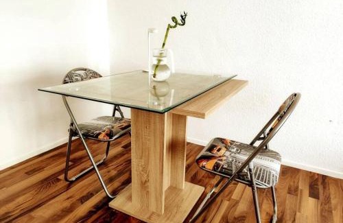 Sindelfingen Apartment | Your Second Home - Feel like home- Studio Apartment in Heart of City