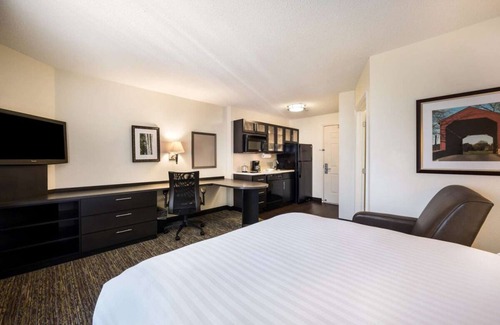 Santa Clara Hotel | Your Silicon Valley Home Base! A short drive to Santa Clara Convention Center!