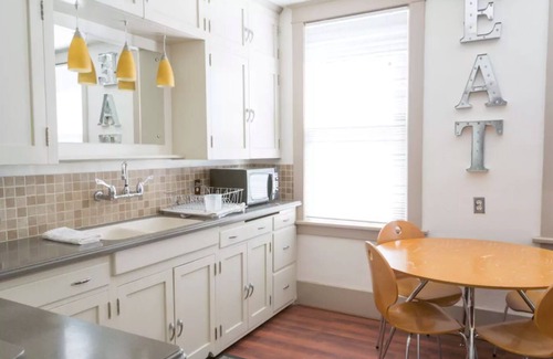 Manito Apartment | your Suite in Spokane. full kitchen and huge deck