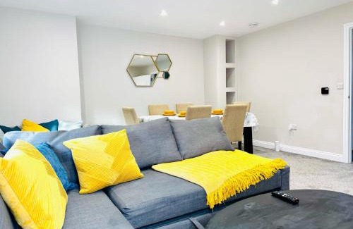 Thetford House | Your Thetford Getaway- Spacious 2 Bedrooms WiFi Accommodates 6 Guests