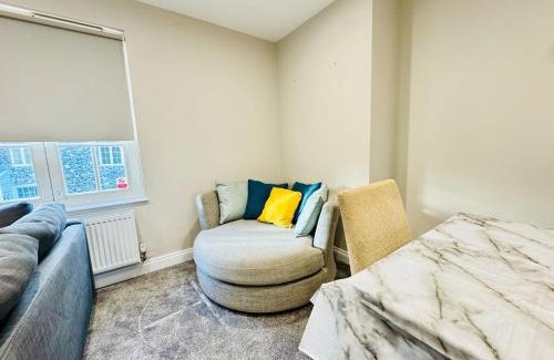 Thetford House | Your Thetford Getaway- Spacious 2 Bedrooms WiFi Accommodates 6 Guests
