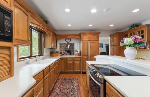 Zenda House | Your Waterfront Retreat with a Sprawling Deck & Amazing Sunsets!