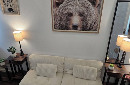 Biggs Field Apartment | YoY Hot Tub 8 Guests 3 minutes from I-10 & Loop 375 food, banks, shopping +