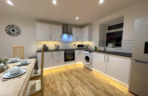 Pontypridd House | Yr Hen Bopty (The Old Bakery)