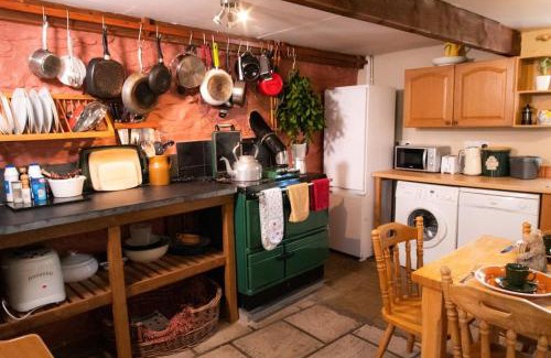 Tregaron House | Yr Hen Efail - Old Smithy