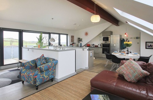 Holyhead Cottage | YSBRYD Y MYNYDD, pet friendly, luxury holiday cottage in South Stack