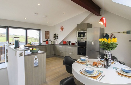 Holyhead Cottage | YSBRYD Y MYNYDD, pet friendly, luxury holiday cottage in South Stack