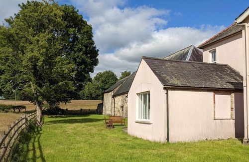 Myddfai House | YSGUBOR FAWR, pet friendly, character holiday cottage in Llandovery