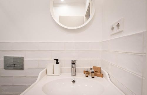 Terezvaros Apartment | Z32 - Central & Chic - Stylish Stay by BQA