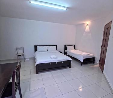 Batu Ferringhi Hotel | Zahaar KN Inn
