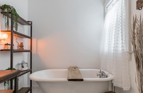 South Kansas City Apartment | Zen Home Near Rockhurst 59/60