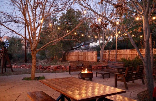 Oak Creek House | Zen-Hot Tub,Cold Plunge,Infrared Sauna,Red Light Therapy,Yoga
