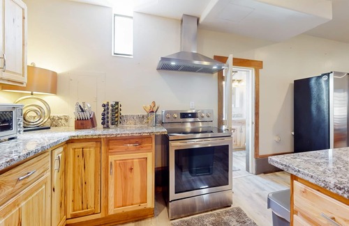 Chico House | Zen Mountain Retreat hideaway with sweeping views, outdoor space, & W/D