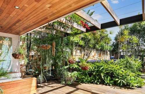 North Manly House | Zen Sanctuary Pet Friendly Executive Retreat in North Manly with Pool
