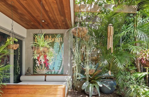 North Manly House | Zen Sanctuary Pet Friendly Executive Retreat in North Manly with Pool