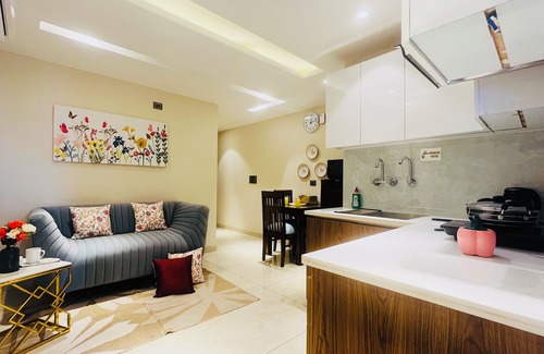 Sector 14 Hotel | ZEN Suites Gurgaon - LUXE Stays Collection