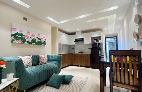 Sector 14 Hotel | ZEN Suites Gurgaon - LUXE Stays Collection
