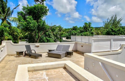 Gibbes House | ZenBreak KingsGate #4 is a 2 bedroom luxury holiday townhouse 3 minutes away from Gibbs Beach