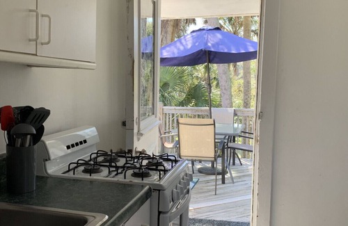 Folly Beach Apartment | ZenDeck & Courtyard - King Room & Double Room - Pet Friendly - Across from Beach