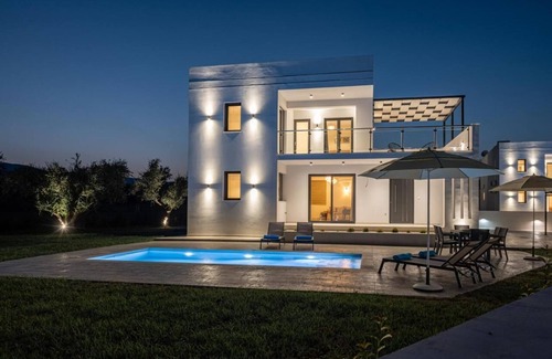Zakynthos Villa | Zenith White Elegant Villas 2: Space and Luxury for Your Vacation