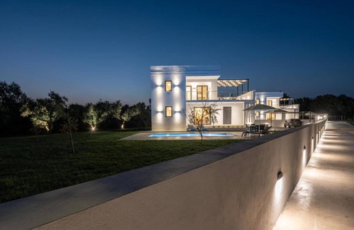 Zakynthos Villa | Zenith White Elegant Villas 2: Space and Luxury for Your Vacation