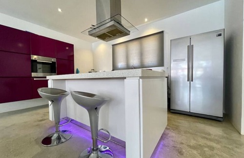 Opal House | Zentasy - Sea & Sunset View Villa 4 car min to High Rise