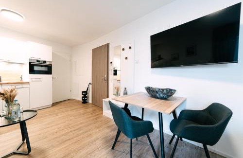 Metzingen Apartment | ZENtrahome - Zentral Outlet Business SmartTV Balkon