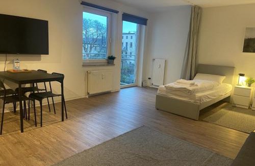 Cottbus Apartment | Zentrale Wohnung, 2 Betten,vollmöbliert,nahe BTU,Balkon- Parkpkatz auf Anfrage