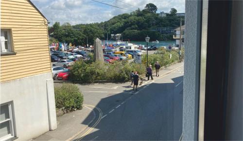 Fowey Apartment | Zephyr - Bright Modern Apartment for Two