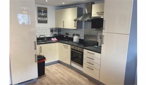 Fowey Apartment | Zephyr - Bright Modern Apartment for Two