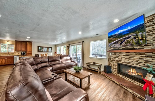 Round Hill Village House | Zephyr Cov 5BR4BA -Pool,Spa,Steam Rm,5 Min 2 Ski