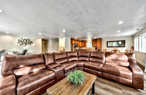 Round Hill Village House | Zephyr Cov 5BR4BA -Pool,Spa,Steam Rm,5 Min 2 Ski