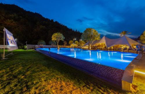 Wulingyuan Hotel | ZhangJiaJie Peak&Creek Resort-At National Forest Park with Free Shuttle