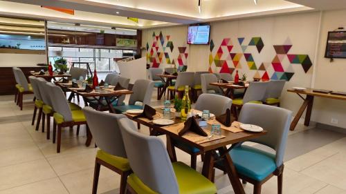 Kukatpally Housing Board Colony Hotel | ZIBE Luxe Hyderabad by GRT Hotels
