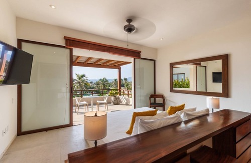 Ixtapa Villa | Zihuatanejo's Hidden Gem – 4BR Beach Penthouse