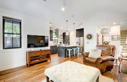 Zilker House | Zilker Guesthouse In the Most Walkable Austin Neighborhood!