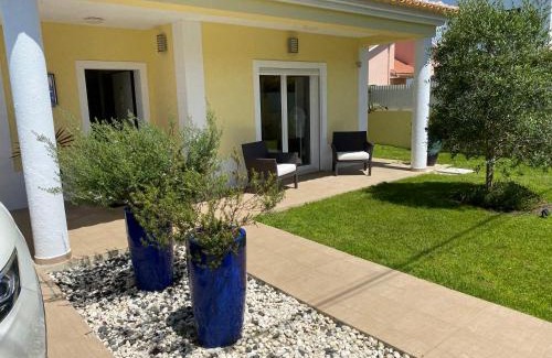 Charneca de Caparica e Sobreda House | Zion guest house