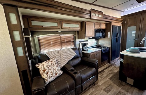 Hildale RV Rental | Zion Mountain Glamping Trailer