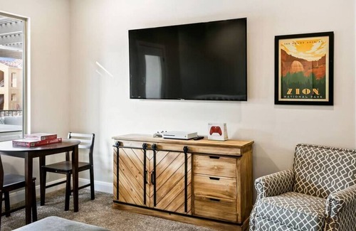 Hurricane Resort | ZION VILLAGE RESORT "HEATED POOL SIDE 5 BDRM"