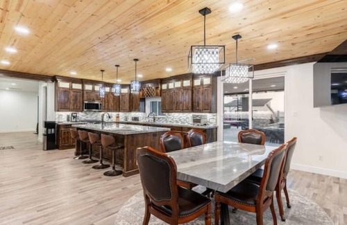 Colorado City Villa | Zion Vista 7BR/5.5BA Poolside Manor Near Zion: Sauna, Hot Tub, Golf, Gym