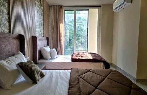 Agra House | Zipcode Stay : Deluxe Triple Roomn