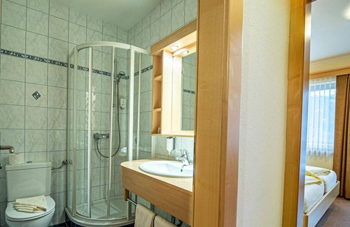 Bad Kleinkirchheim Cottage | Zirbenzimmer - Gasthof Raunig